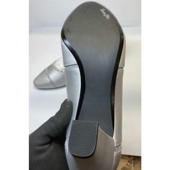NWT Easy Street Women's Datia Slip On Pump Silver Satin 7.5 N Low Kitten Heel - Picture 5 of 5